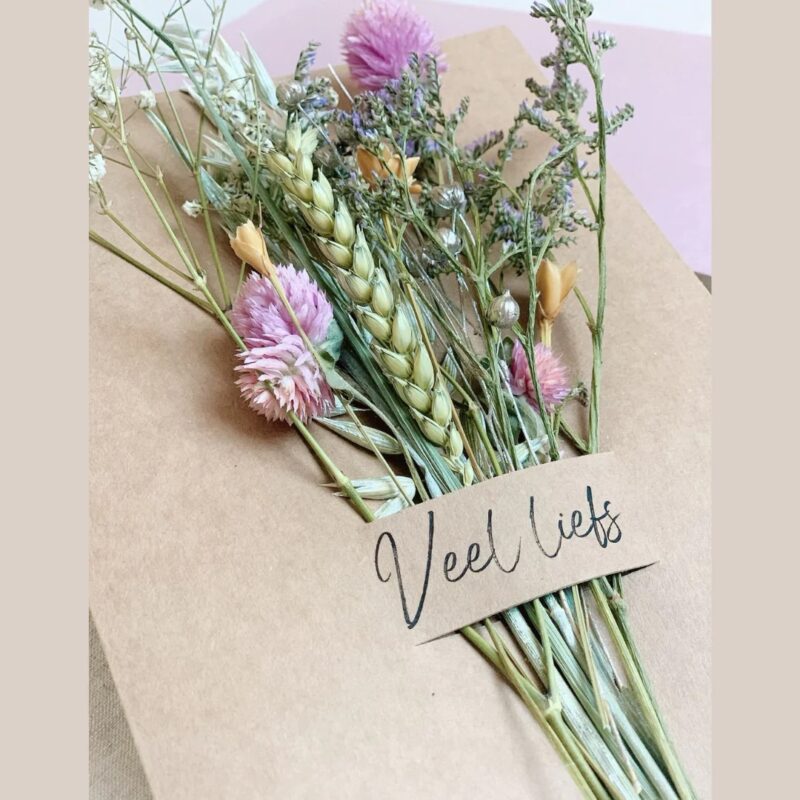 Veel liefs droogbloemen boeket te bestellen bij ademenlach.nl